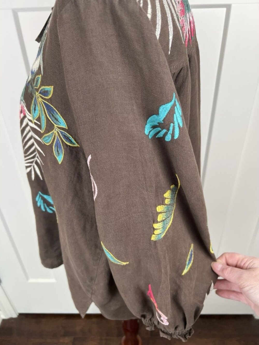 Johnny Was Kahluhi Linen Peasant Blouse L Brown Embroidered Boho Tie Neck Top - Picture 5 of 12